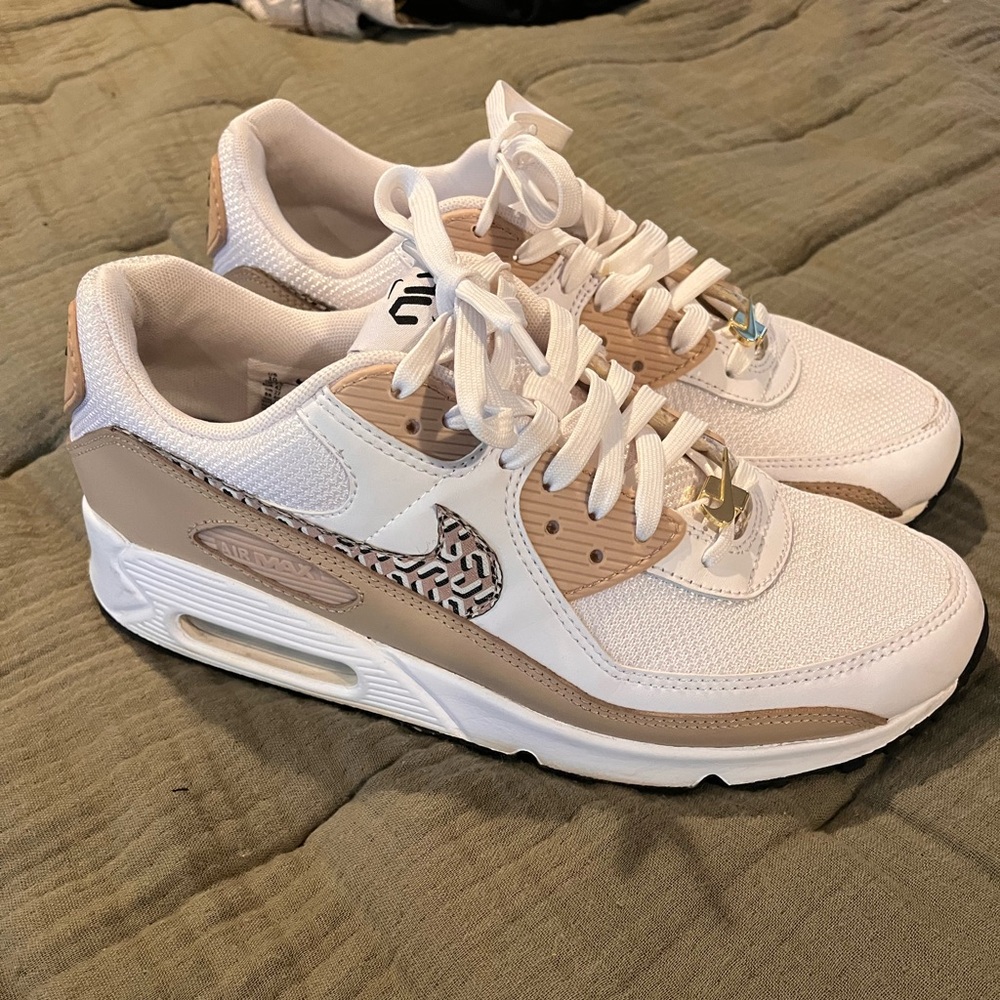 Nike women’s air max size 10